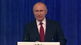 Путин поздравляет с 23 февраля 😆