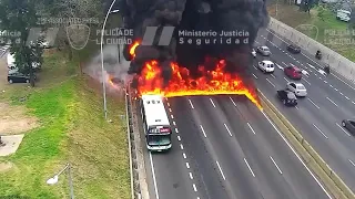 Passengers flee Buenos Aires bus fire