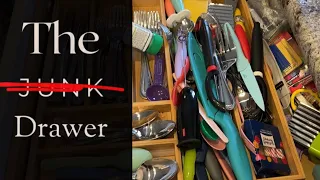 Re-claiming my silverware drawer! De-clutter my kitchen and chat with me🍴