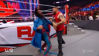 Kevin Owens Attacks Seth Rollins - WWE Raw 11/8/21