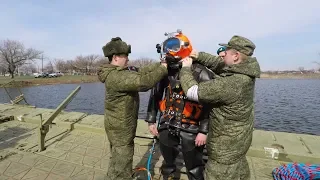 Погружение водолазов в новейшем снаряжении