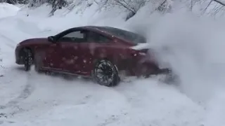 Bmw M850i - Insane snow drift