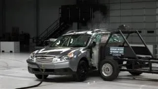 2010 Subaru Outback side IIHS crash test