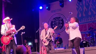 Ray Benson/Ruthie Foster/Jimmie Vaughan singing Sam Cook's "Bring It On Home To Me" 3/17/2024