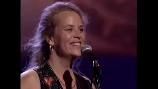 Mary Chapin Carpenter - He thinks he'll keep her (HD studio sound)