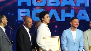 ДИМАШ (Dimash) Новая Волна-2021.Награждение. Димаш объявляет 2-е место - Деница Караславова