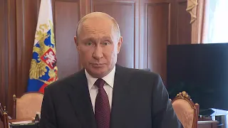 Путин поздравил выпускников школ и вузов