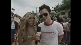 Beyonce and Mark Hoppus hosting the 2001 MTV Movie Awards pre-show red carpet