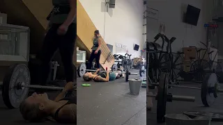 Woman Accidentally Hits Herself With Barbell While Attempting Crossfit Move - 1505025