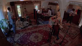 Alice Phoebe Lou - Lately (live)