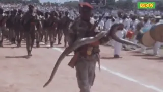 Guinée 1971 : Défilé militaire à l'occasion de la Célébration du 24 ème anniversaire du PDG.