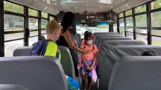 CCSD21 Regreso a la escuela: Viajando en autobús