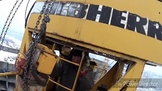 башенный кран liebherr 112 , грохочет поворотный движок ...