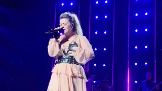 Kelly Clarkson Live Vegas 8/5 Piece by Piece New Lyrics!