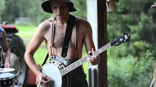 ✅ Thunderstruck AC/DC by Steve n Seagulls HIT 🚀🚀🚀