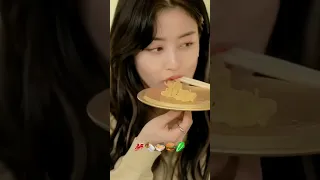 Twice Mukbang (Jihyo) (part 6) #twice