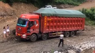No mercy to the trucks---Pure sound Win compilation 【E14】of overload heavy trucks
