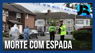 Brasileiro que matou menino de 14 anos com espada é acusado formalmente em tribunal na Inglaterra