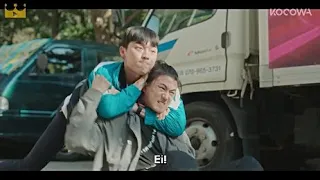 Si Eun e Soo Ho vs Valentões (Cena de luta) / Weak Hero Class 1