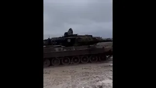Голова Міноборони Німеччини влаштував тест-драйв Leopard 2, перед відправленням його до ЗСУ
