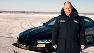 Зимний дрифт и автомобили BMW Driving Experience на льду озера Калды.
