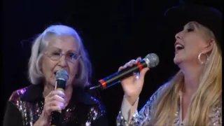 Jayne com Tereza Gomes (mãe) - Canarinho Prisioneiro (DVD Amigos Para Sempre)