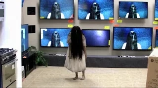 УЖАС!!! #Девочка из фильма "Звонок" вышла из телевизора в магазине