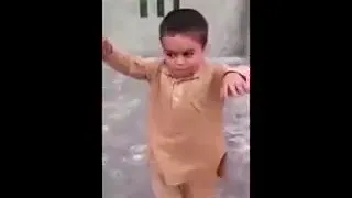 baila conmigo, niño árabe