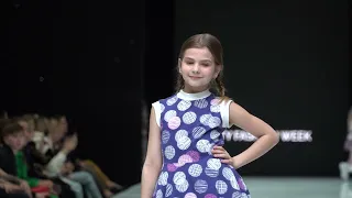 Модели  "ИМПЕРИИ" в показе дизайнера Софья Терешина на City Fashion Week