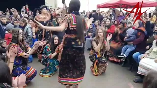 Très belle ambiance avec cette troupe de danse kabyle 🔰👏👏👏👏 💯 mars 2022🌈♨️