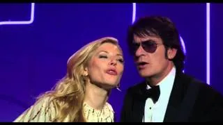 Katheryn Winnick e Charlie sheen cantando aguas de março