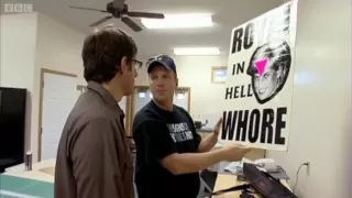 Making offensive picket signs - Louis Theroux's Most hated USA family