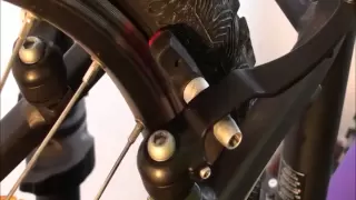 ¿Cómo se ajustan los frenos de la bicicleta?