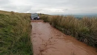 4x4 Wales Land Rover Discovery Sport and Freelander 2