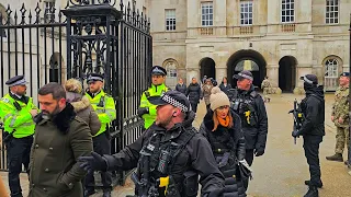 EVERYONE GET OUT! Police and Troopers CLOSE Horse Guards so no King's Guard and no Horses!