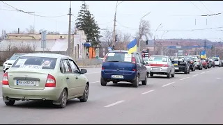 У Кривому Розі провели автопробіг на підтримку військовополонених бійців та бійчинь