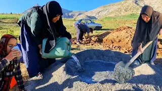 Mother's indomitability in building a house with the help of two young people