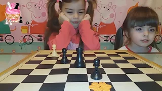 КАК ХОДИТ ПЕШКА. Научиться Играть в Шахматы ЛЕГКО! Видео уроки для Детей. ЖЕЛЕ с Пешкой.