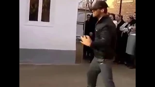 Чеченец танцует как Майкл Джексон