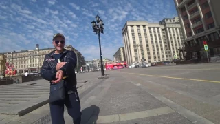 Мопс заехал на Красную площадь в украинской символике  День 2