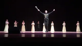 Georgian dance / Красивый грузинский танец /  ქართველები ცეკვავენ უცხოეთში. 🕺 🇬🇪