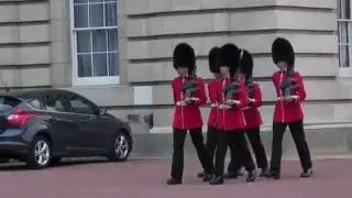 Changing of the Guard Buckingham Palace.  Смена караула Букингемского дворца 30 июня 2016 г .