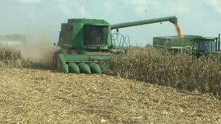 Unloading Corn on the go! 9600 JD combine