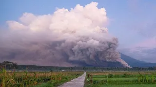 Eruption of Java's volcano forces thousands to evacuate in Indonesia