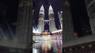 Petronas Twin Towers at Night / KLCC Water Fountain