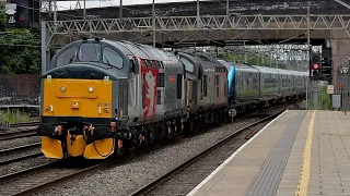 Stafford Railway Station 37901/37800/MK5 TPE pass on DFL on 5Q42 on the 14th July 2022