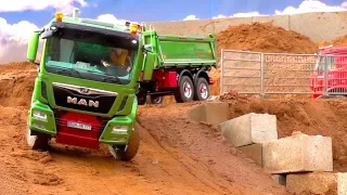 CONSTRUCTION-WORLD I MAN 3 AXLE TIPPER RC TRUCK I RC ROAD BUILDING I SCALEART