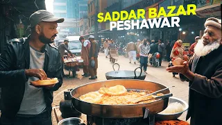 Peshawar Saddar Bazaar | Cholay Pakoray & Halwa Poori | Street Food Pakistan | Fawara Chowk Nashta
