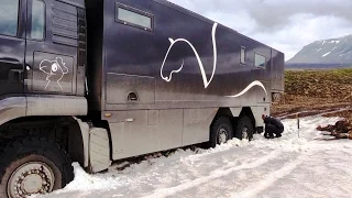 Expedition vehicle stuck in the snow • World tour