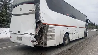 КАМАЗ выпнул автобус-межгород в грузовик
